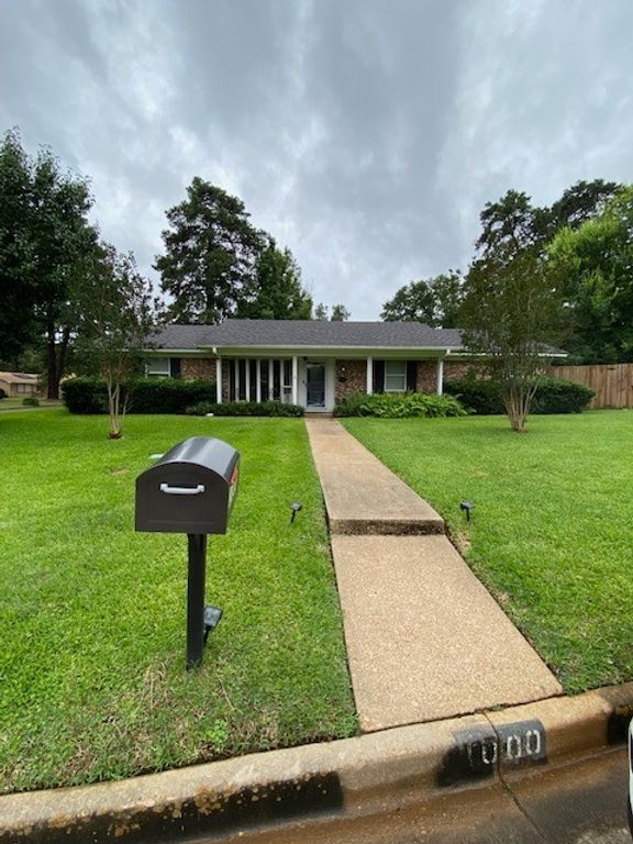 1000 Oakwood Drive, Longview, TX 75604