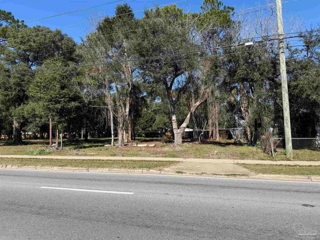 4206 W Fairfield Dr, Pensacola, FL 32505