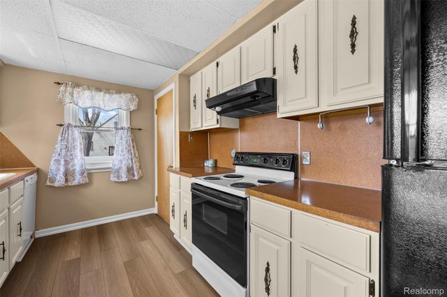 13750 Kingston Street, Oak Park, MI 48237