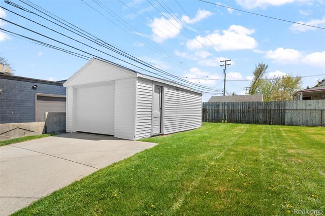 13750 Kingston Street, Oak Park, MI 48237