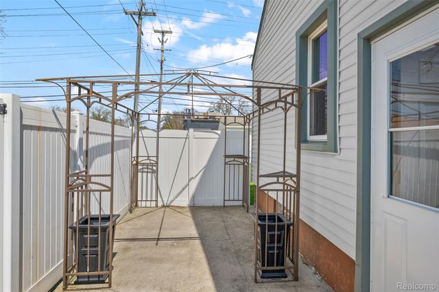 13750 Kingston Street, Oak Park, MI 48237