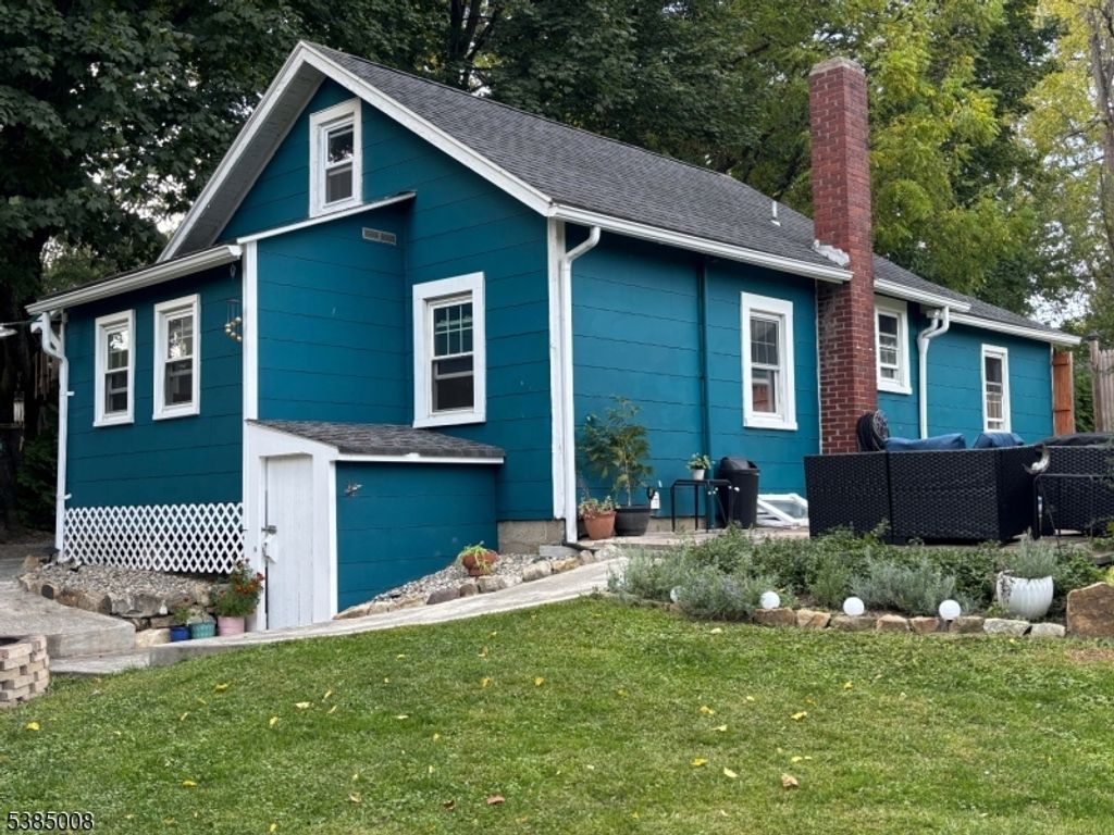 223 Washburn Ave, Washington Twp., NJ 07882