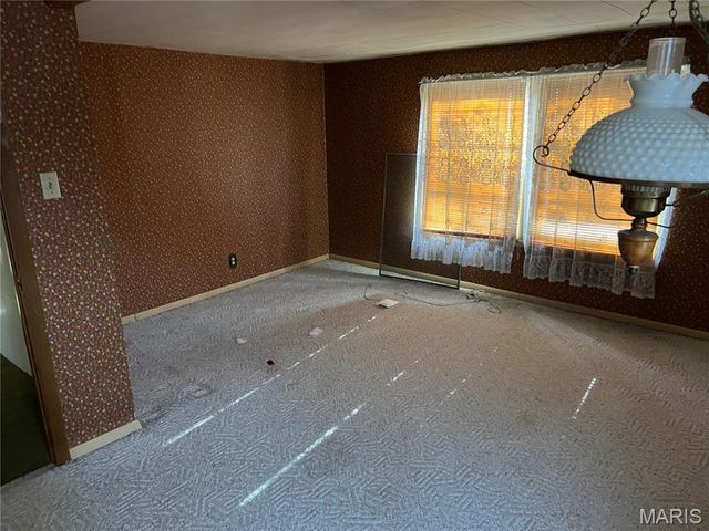 8616 Belhaven Drive, St John, MO 63114