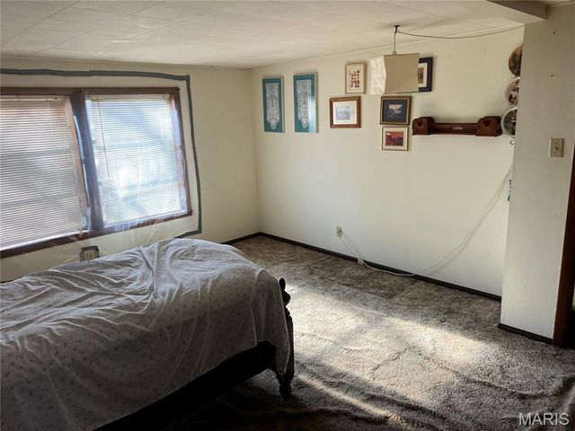 8616 Belhaven Drive, St John, MO 63114