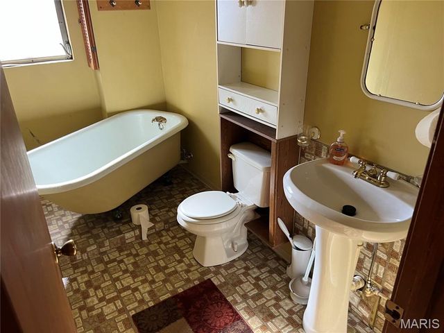 8616 Belhaven Drive, St John, MO 63114