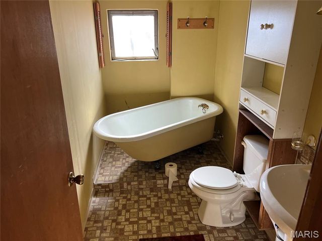 8616 Belhaven Drive, St John, MO 63114