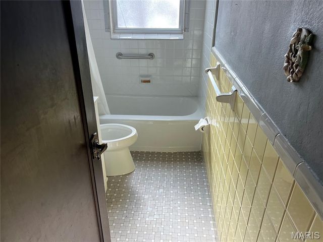 8616 Belhaven Drive, St John, MO 63114