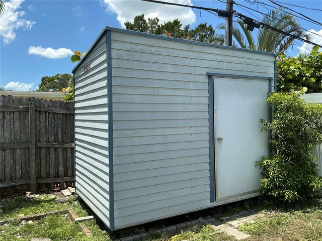 10888 TEMPLE AVENUE, Seminole, FL 33772