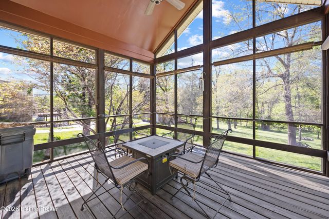 1007 Benton Ridge Dr, Louisville, KY 40245