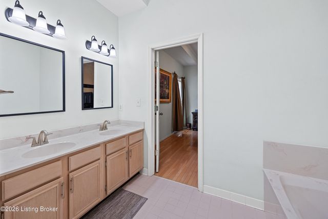 1007 Benton Ridge Dr, Louisville, KY 40245