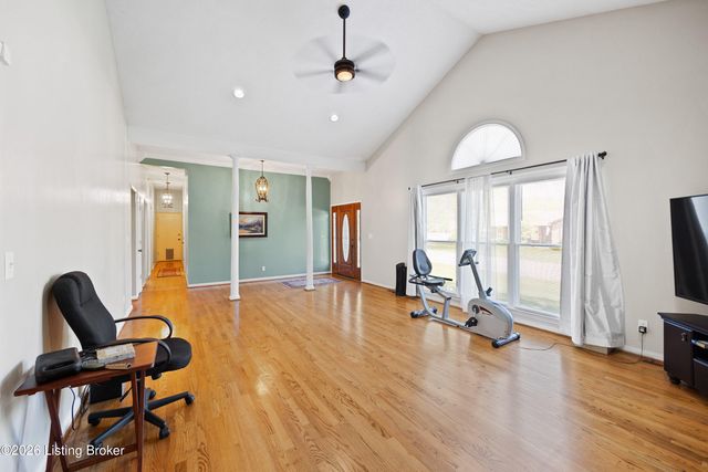 1007 Benton Ridge Dr, Louisville, KY 40245