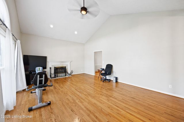 1007 Benton Ridge Dr, Louisville, KY 40245