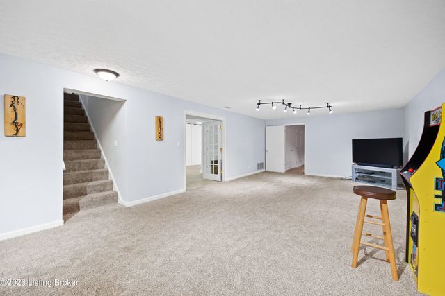 1007 Benton Ridge Dr, Louisville, KY 40245