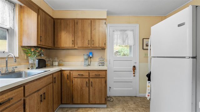 3921 W Run Rd, Munhall, PA 15120