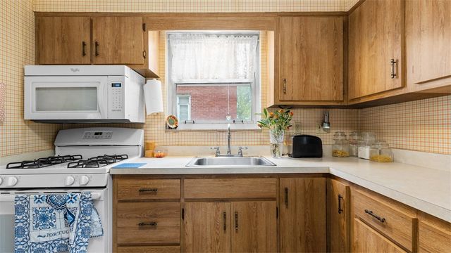 3921 W Run Rd, Munhall, PA 15120