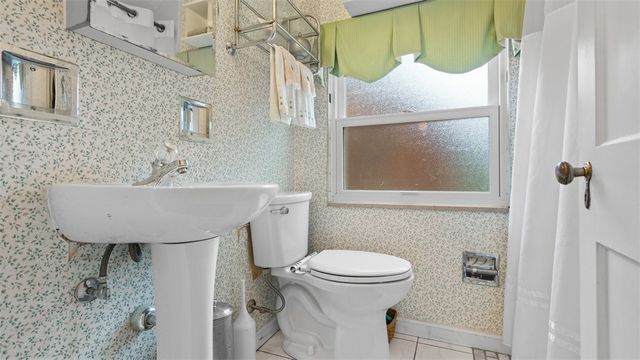 3921 W Run Rd, Munhall, PA 15120