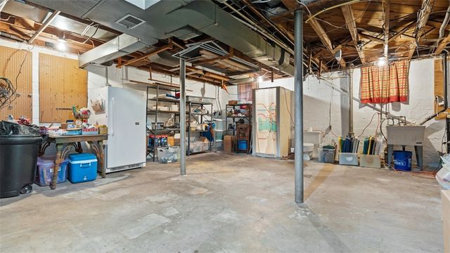 3921 W Run Rd, Munhall, PA 15120