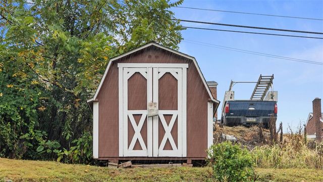 3921 W Run Rd, Munhall, PA 15120