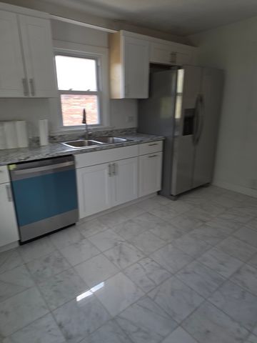 318 W Ogden Avenue 2, Westmont, IL 60559