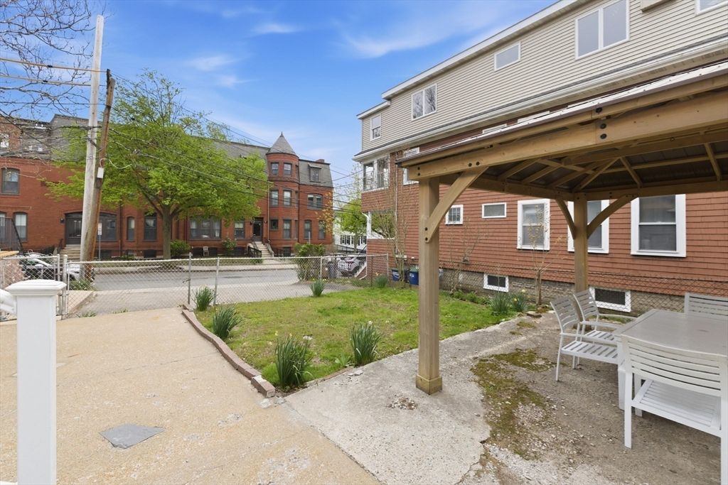 126 Summer St, Somerville, MA 02143
