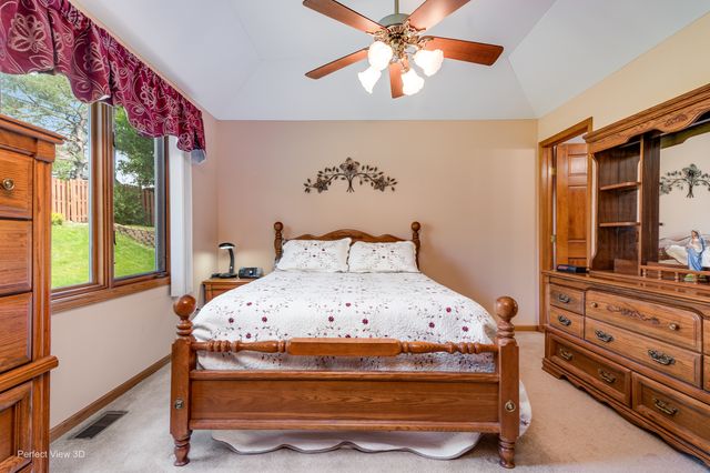 8636 W 98th Place, Palos Hills, IL 60465