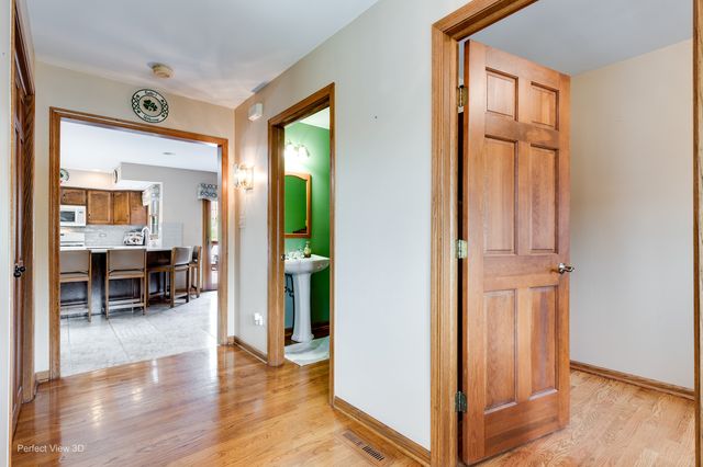 8636 W 98th Place, Palos Hills, IL 60465