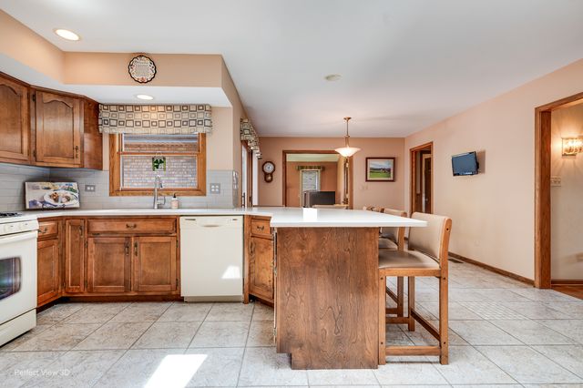 8636 W 98th Place, Palos Hills, IL 60465