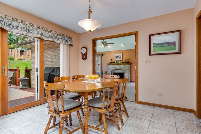 8636 W 98th Place, Palos Hills, IL 60465