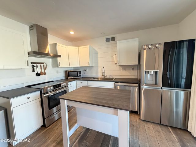 8271 E Kenyon Drive, Tucson, AZ 85710