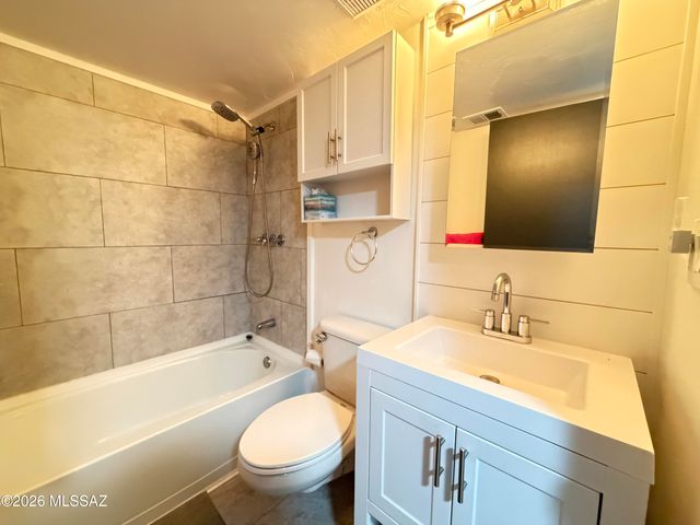 8271 E Kenyon Drive, Tucson, AZ 85710