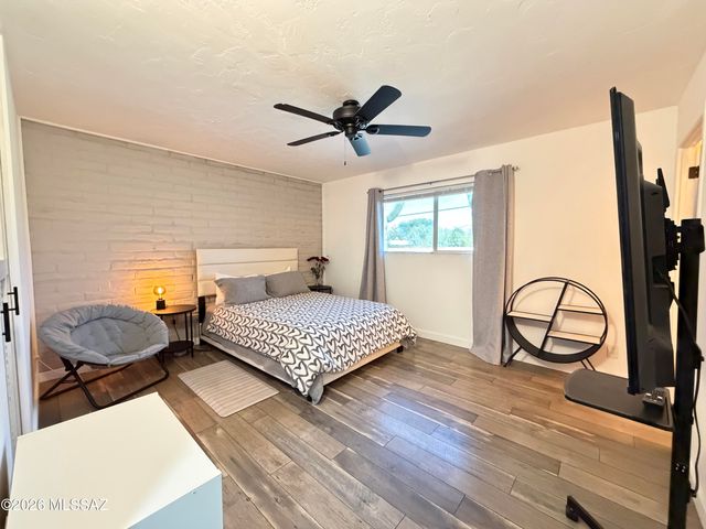 8271 E Kenyon Drive, Tucson, AZ 85710