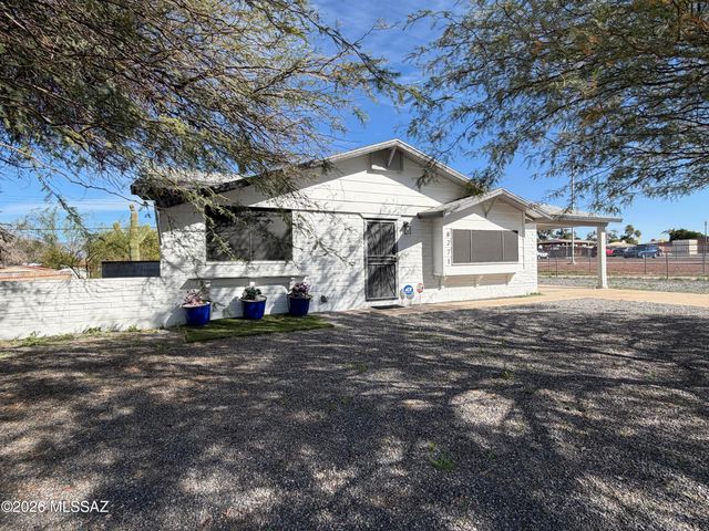 8271 E Kenyon Drive, Tucson, AZ 85710