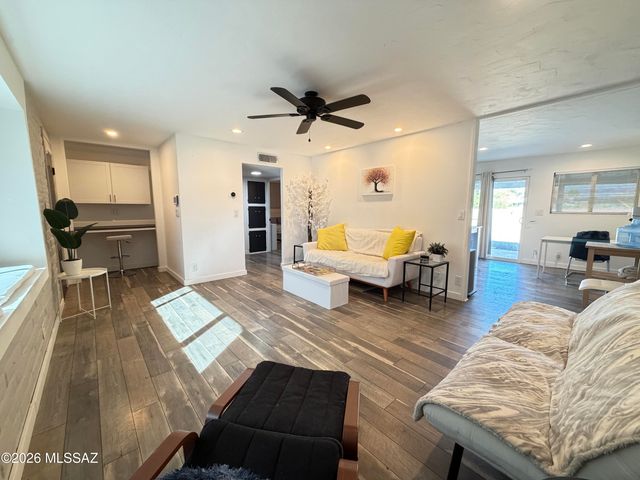 8271 E Kenyon Drive, Tucson, AZ 85710