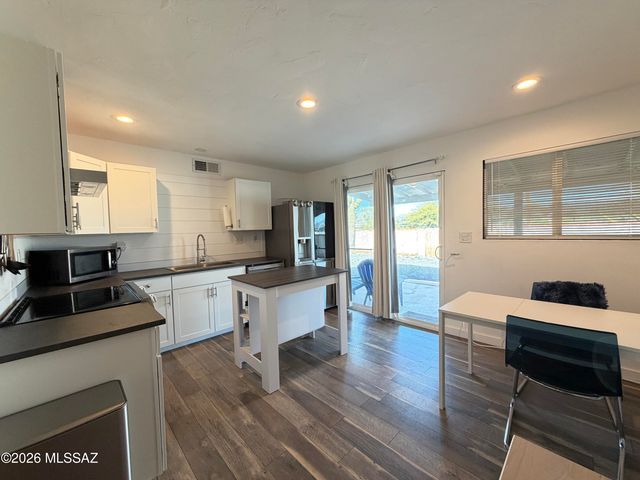 8271 E Kenyon Drive, Tucson, AZ 85710