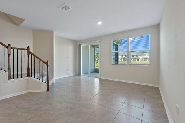 196 Redbud Rd, Palm Coast, FL 32137