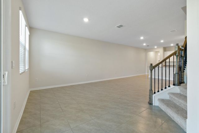 196 Redbud Rd, Palm Coast, FL 32137