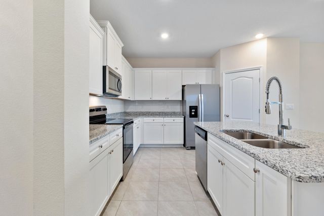 196 Redbud Rd, Palm Coast, FL 32137