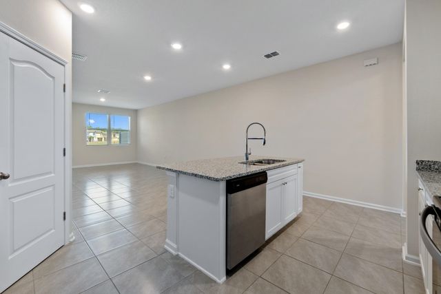 196 Redbud Rd, Palm Coast, FL 32137