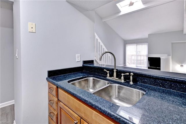 209 Quarter Trl Apt D, Newport News, VA 23608