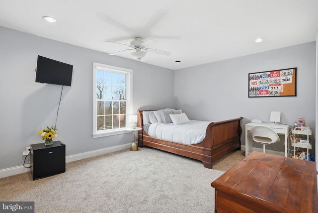 22 SPRINGLEA LN, Chester Springs, PA 19425