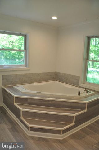 28 HENRY WAY, Linden, VA 22642