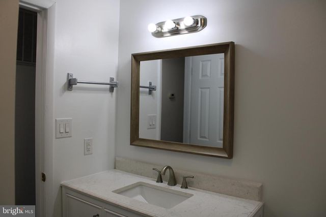 28 HENRY WAY, Linden, VA 22642