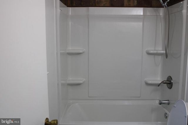 28 HENRY WAY, Linden, VA 22642