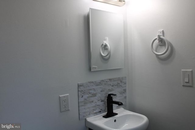 28 HENRY WAY, Linden, VA 22642