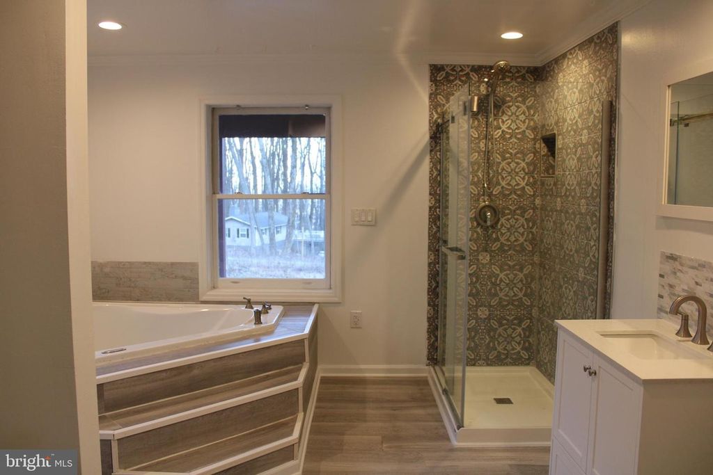 28 HENRY WAY, Linden, VA 22642