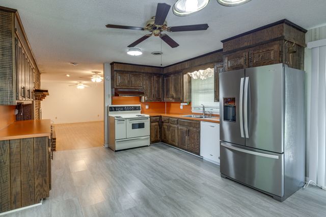 707 Summertown Hwy, Hohenwald, TN 38462
