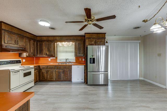 707 Summertown Hwy, Hohenwald, TN 38462