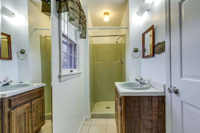 707 Summertown Hwy, Hohenwald, TN 38462