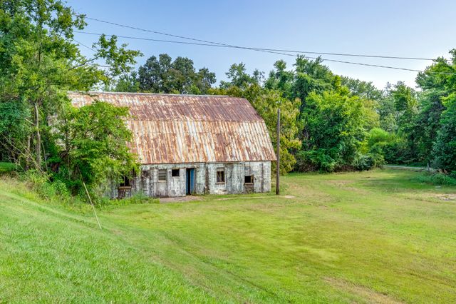 707 Summertown Hwy, Hohenwald, TN 38462