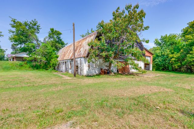 707 Summertown Hwy, Hohenwald, TN 38462